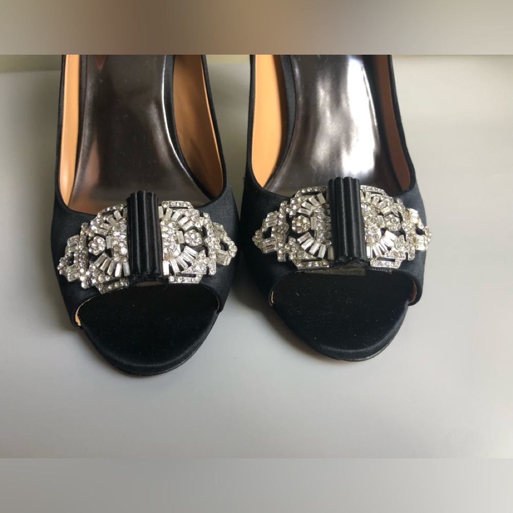 Badgley Mischka Satin Crystal Embellishments Pumps Size: US 9.5 - Picture 4 of 12